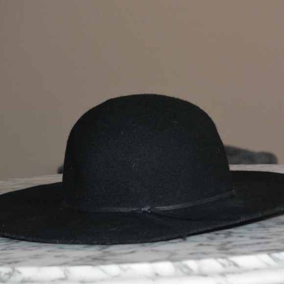 Black Hat - Picture 1 of 4